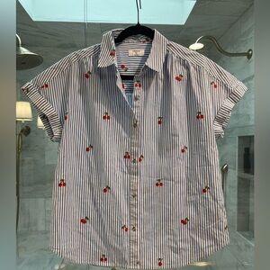 Untuckit for her charlottes blue white striped cherry top size medium